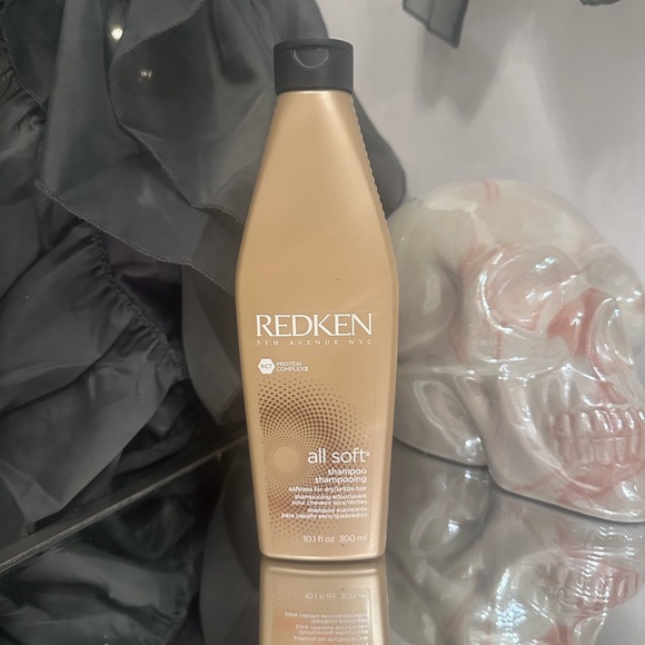 Redken All Soft Shampoo - Gold - Picture 1 of 3